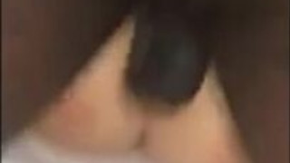 Негр натягивает пизду белой жены шлюхи на длинный член