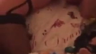 Озабоченная чикса в колготках трахается с тремя парнями как шлюха