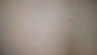 Вставляет жене член в очко и снимает на телефон