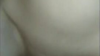 Молоденькая женушка отрывается по полной, когда занимается сексом втроем с мужем и его приятелем