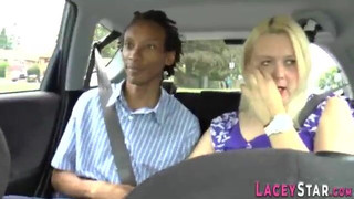 Горячий тройничок устроил негр с замужней бабой и ее молодой дочкой