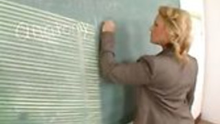 Черный студент трахнул чужую зрелую жену училку