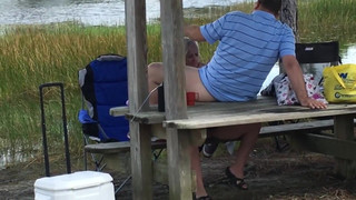 Друг вафлит жену в беседке