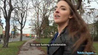 Красивая жена за пару сотен евро продалась незнакомцу на глазах у куколда