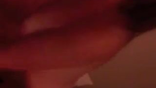 Стройная с маленькими буферами оседлала возбужденного мужика